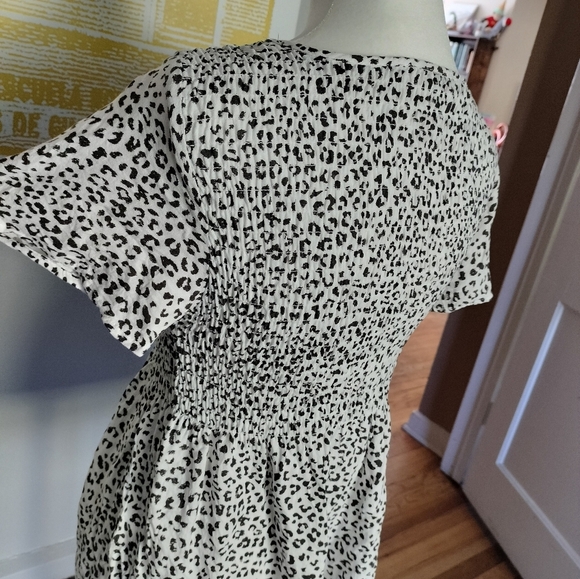 Urban Romantics Leopard Print Women's Flowy Top - Picture 5 of 7